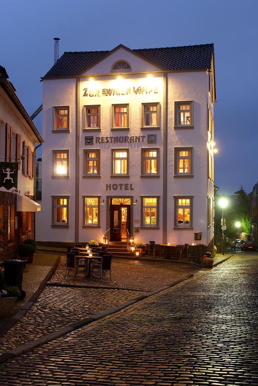 Zur Ewigen Lampe Romantisches Landhotel & Restaurant Nideggen Bagian luar foto