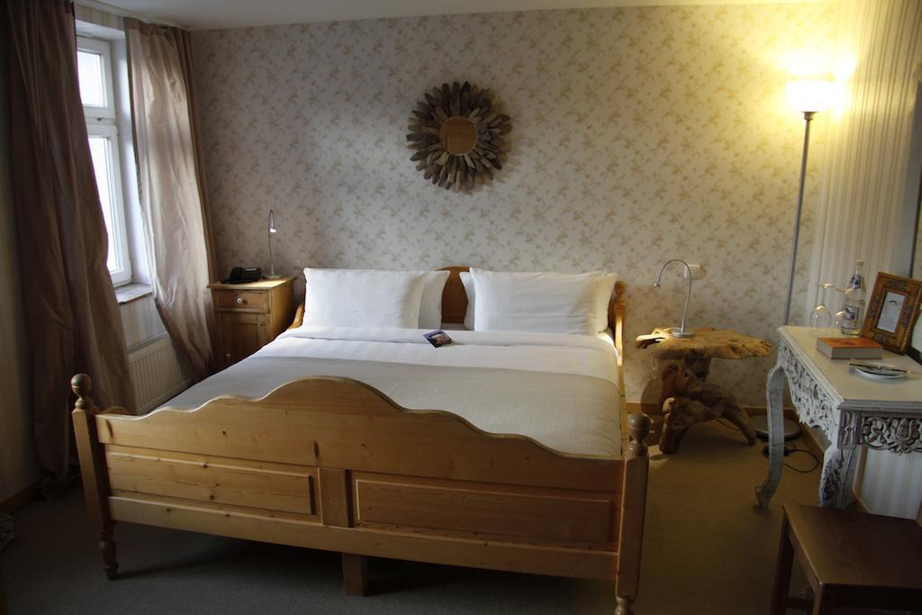 Zur Ewigen Lampe Romantisches Landhotel & Restaurant Nideggen Bagian luar foto