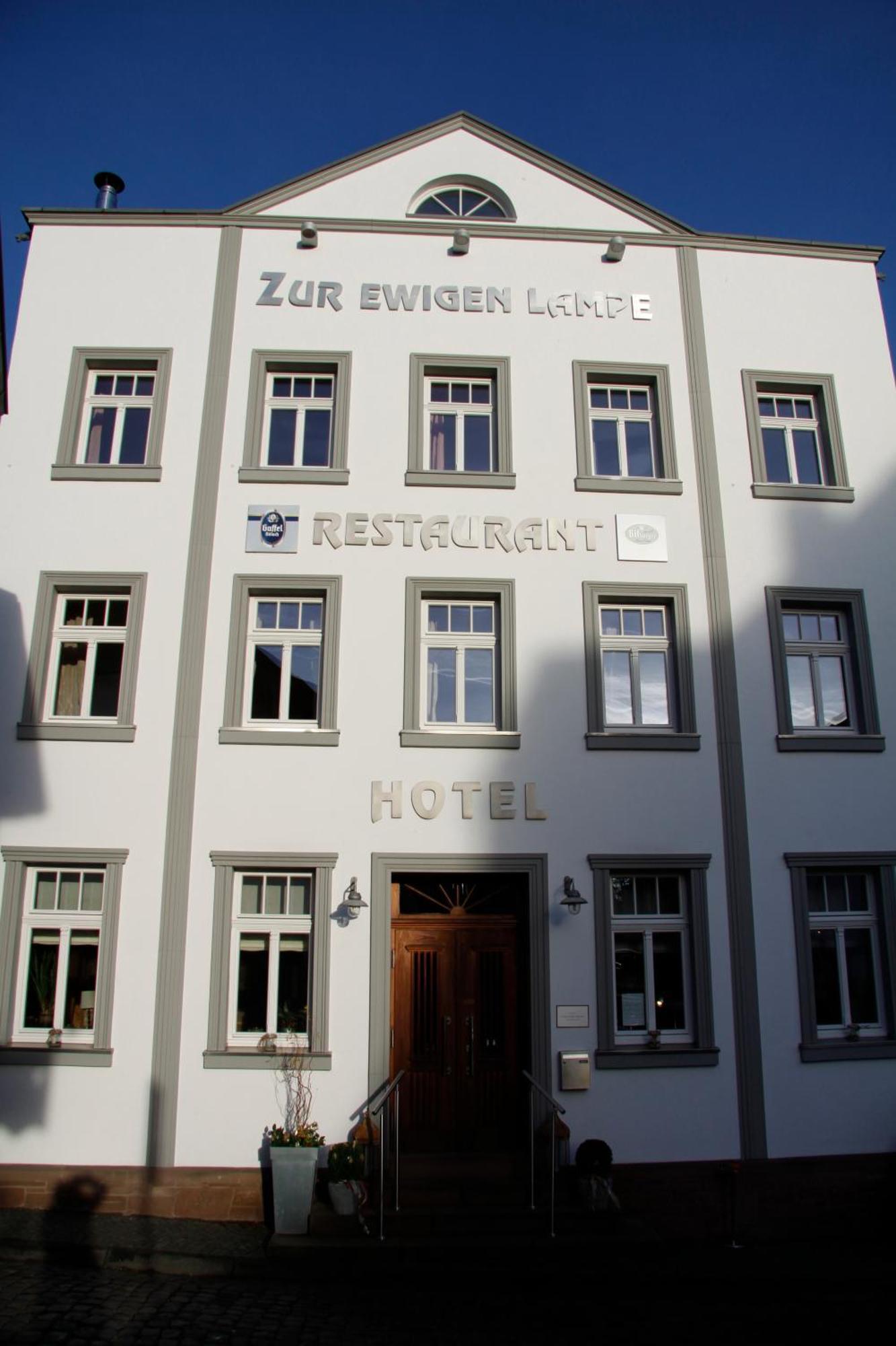Zur Ewigen Lampe Romantisches Landhotel & Restaurant Nideggen Bagian luar foto